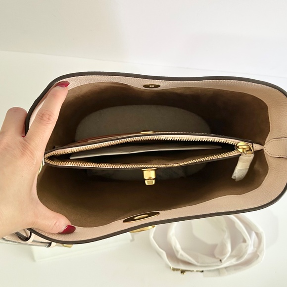 Coach - Willow Soft Bucket Bag in Blush - Picture 9 of 12